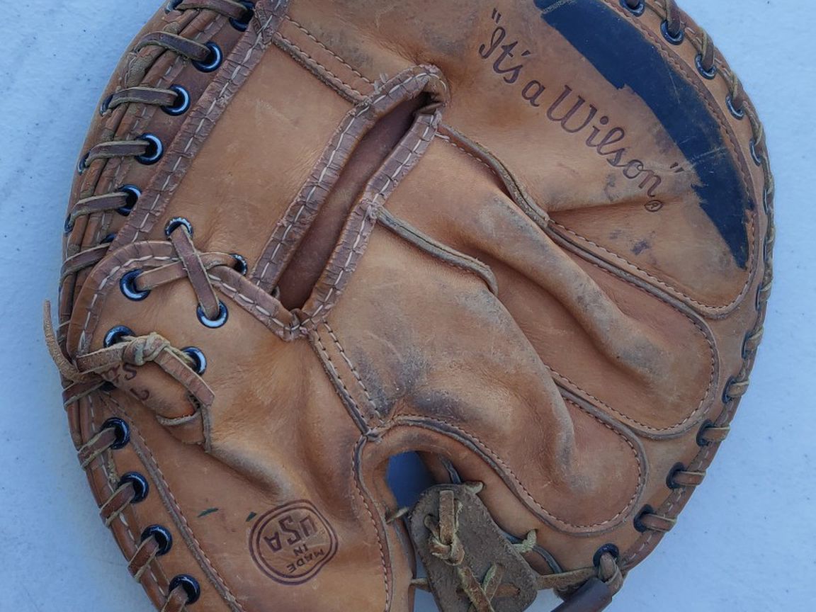 Vintage wilson catchers mitt baseball glove