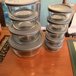 Pyrex Tupperware
