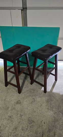 Stool with Cushioned Seat