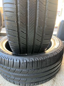 Tengo estas 2 llantas 23545R18 98V MICHELIN DEFENDER 2