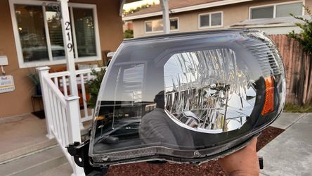 Toyota Tacoma left driver side  headlight $30