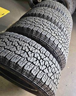 275/65/20 Goodyear Vendo un set de llantas  con 80% Vida en excelente condiciones de Vida las 4 🫡🤑
 Selling a set of 4 tires with 80% tread life rem