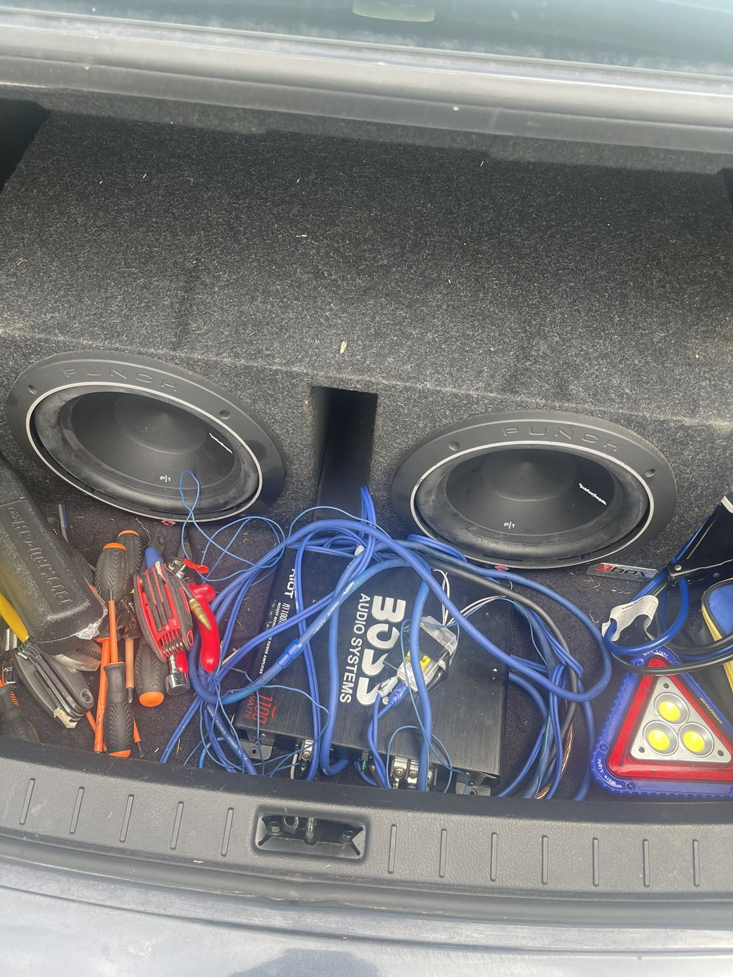 2 10s Subwoofers + 1100 watt amp with all cords