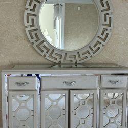 Dining Room, Organizer And Mirror That’s Matches 