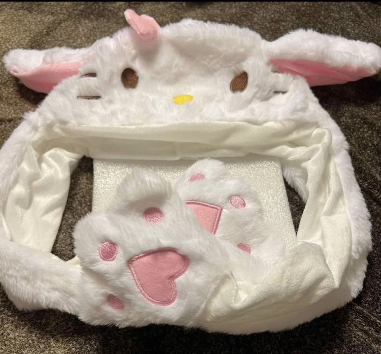 Hello Kitty And Cinnamoroll Hats That The Ears Go Up & Down When U Squeeze The Hands