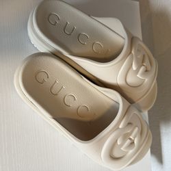 NEW GUCCI CREAM SLIDES (NO BOX)