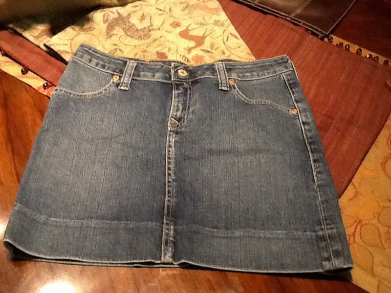 Levi's mini skirt stretch new size 27 $35