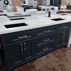 72in Bathroom Vanity With Quartz Top And Sinks Included