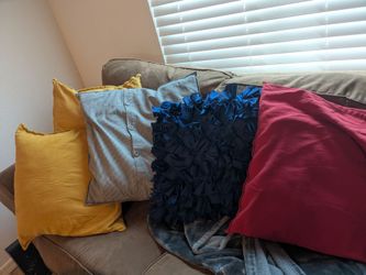 Throw pillows $5