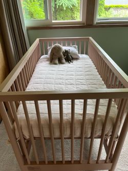Pink 3-in-1 Crib & mattress