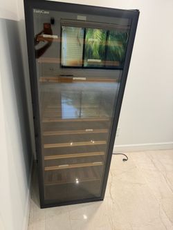Luxury EuroCave Wine Refrigerator / Wine Cellar Cabinet