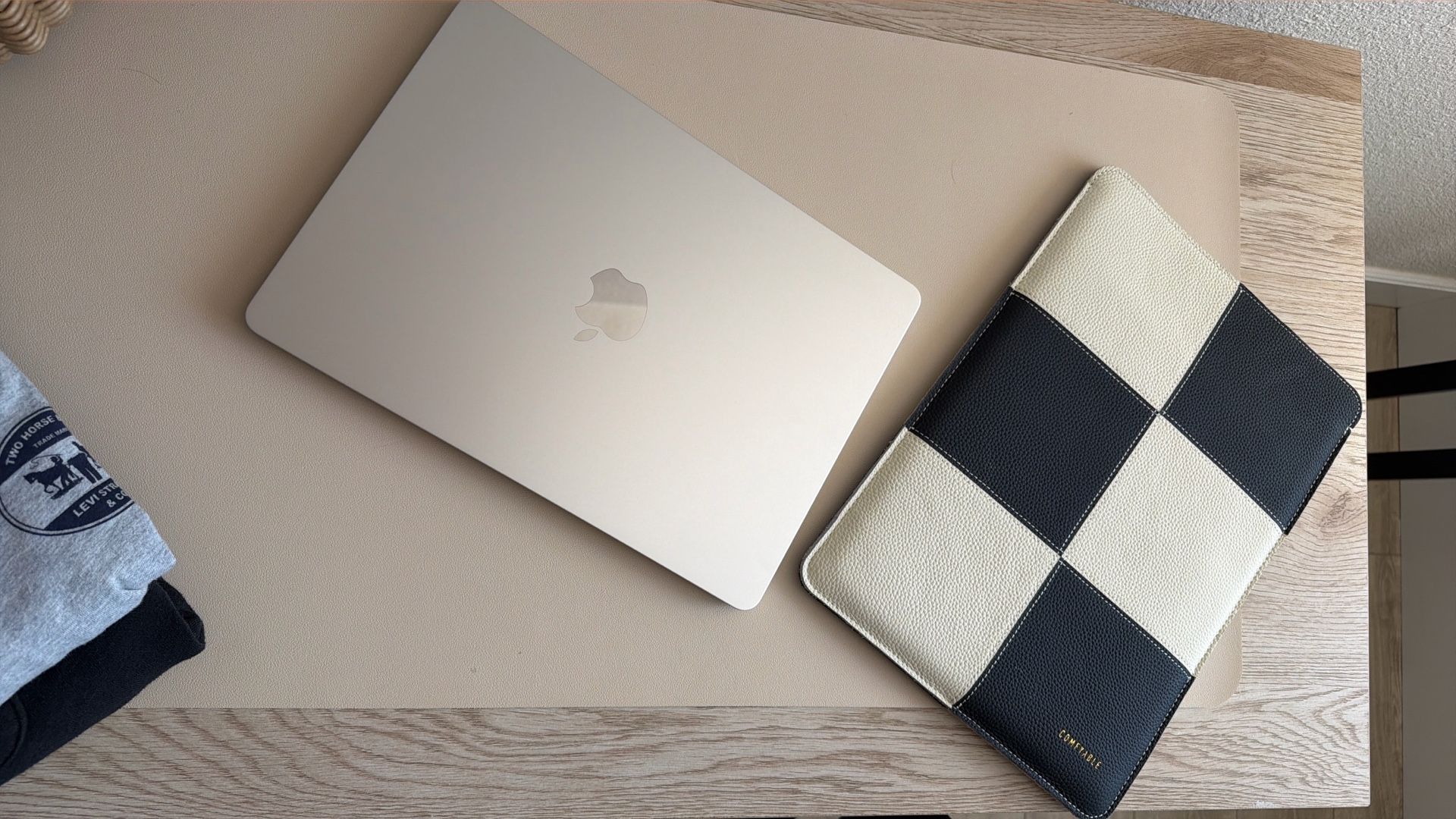 13-inch MacBook Air - Starlight: MBA 13STL/8C GPU/16GB/256GB-USA