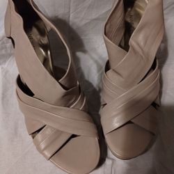 Nine West 8.5M Tan Wedge