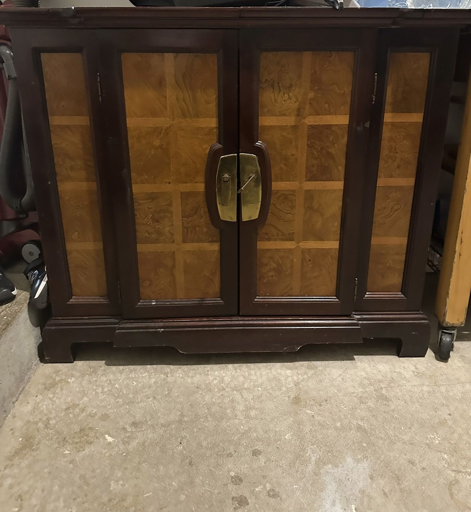 Cabinet with storage