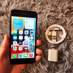 iPhone 7 - UNLOCKED - Like New 