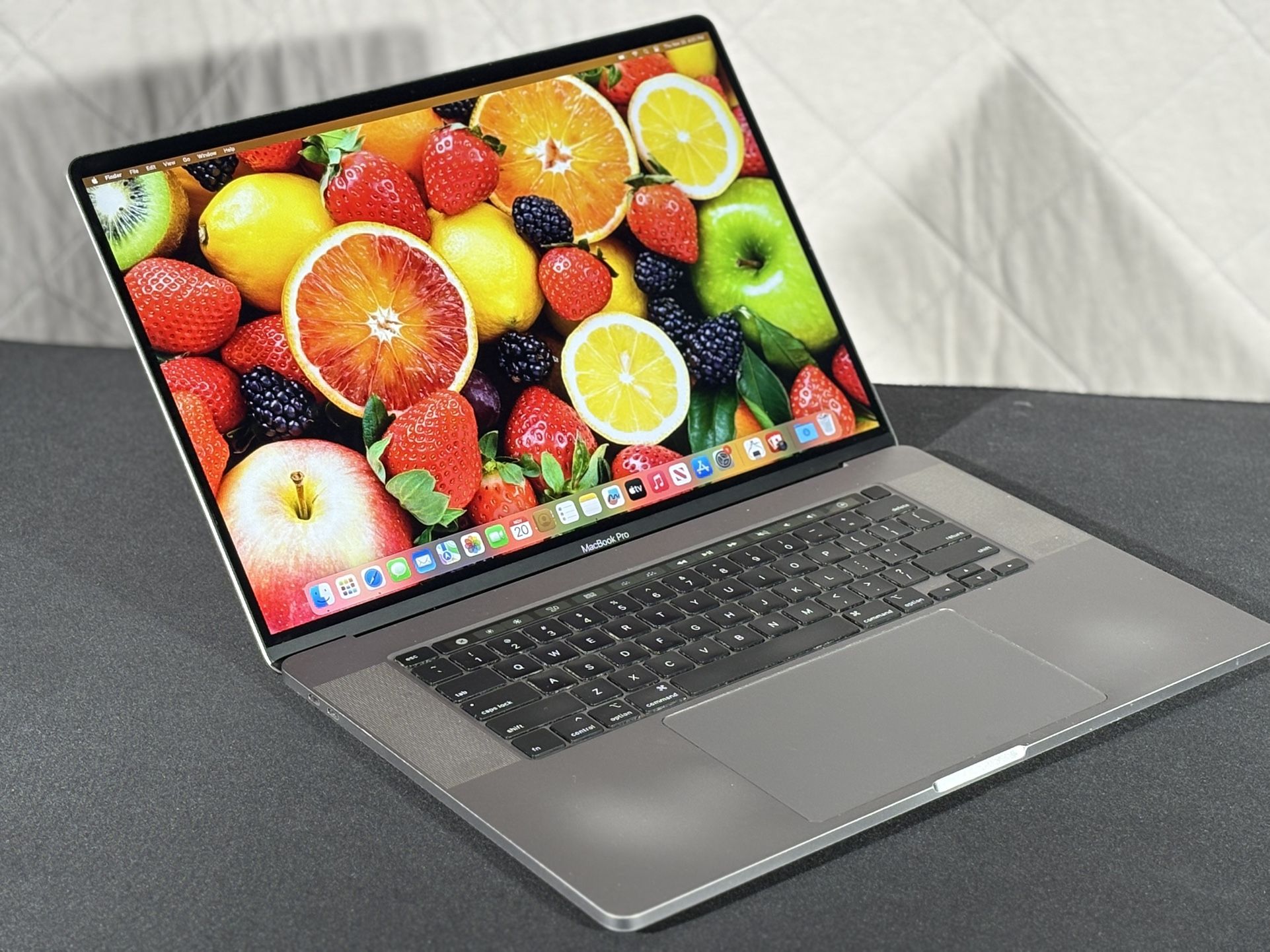 MacBook Pro 16” 32gb / 1TB (8Core i9)