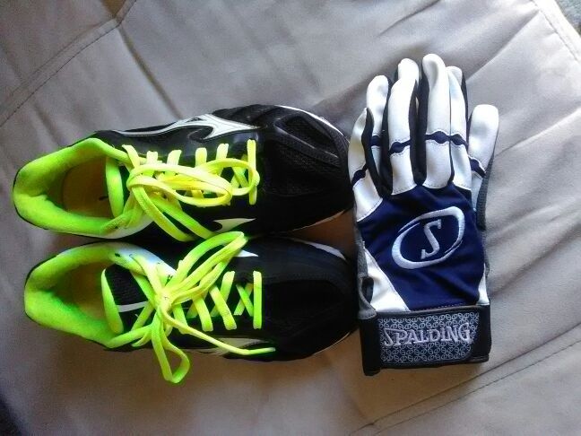 Mizuno softball cleats size 7 and Spaulding gloves
