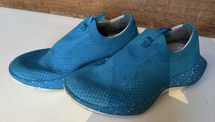 Bright turquoise AllBirds walking shoes size 7.5