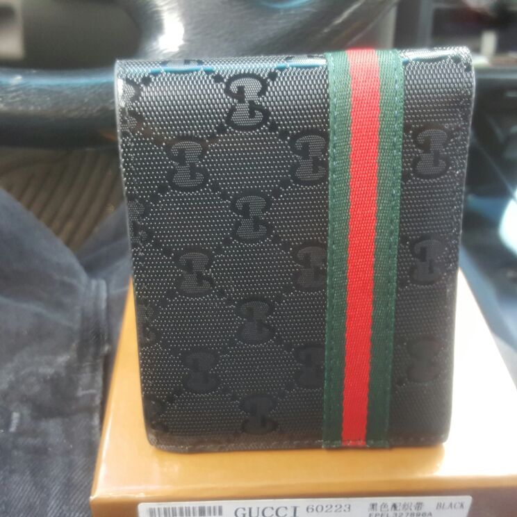 Gucci leather mens wallet . s\n. 60223 for Sale in San Jose, CA - OfferUp