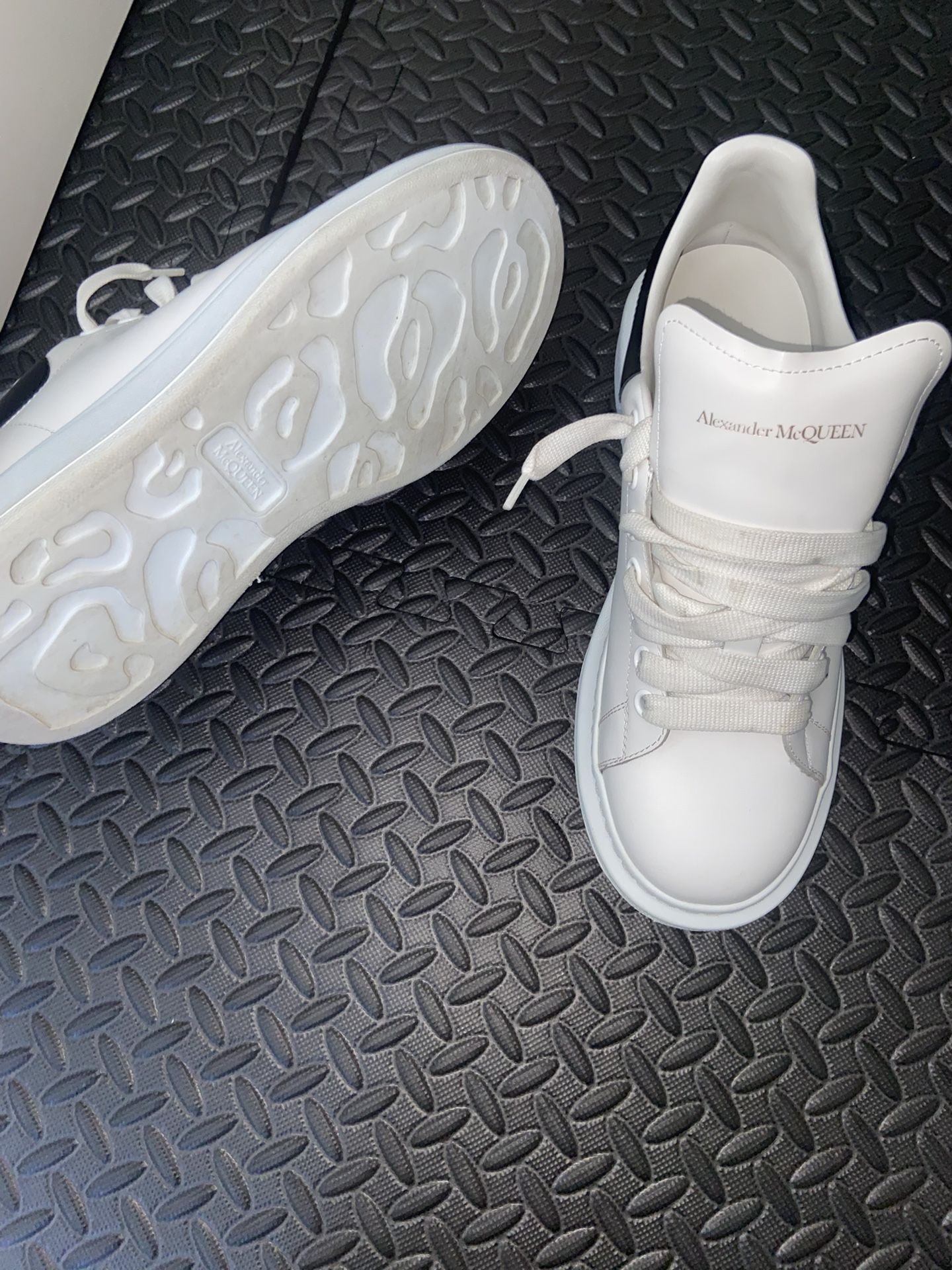 Alexander McQueens Size 42