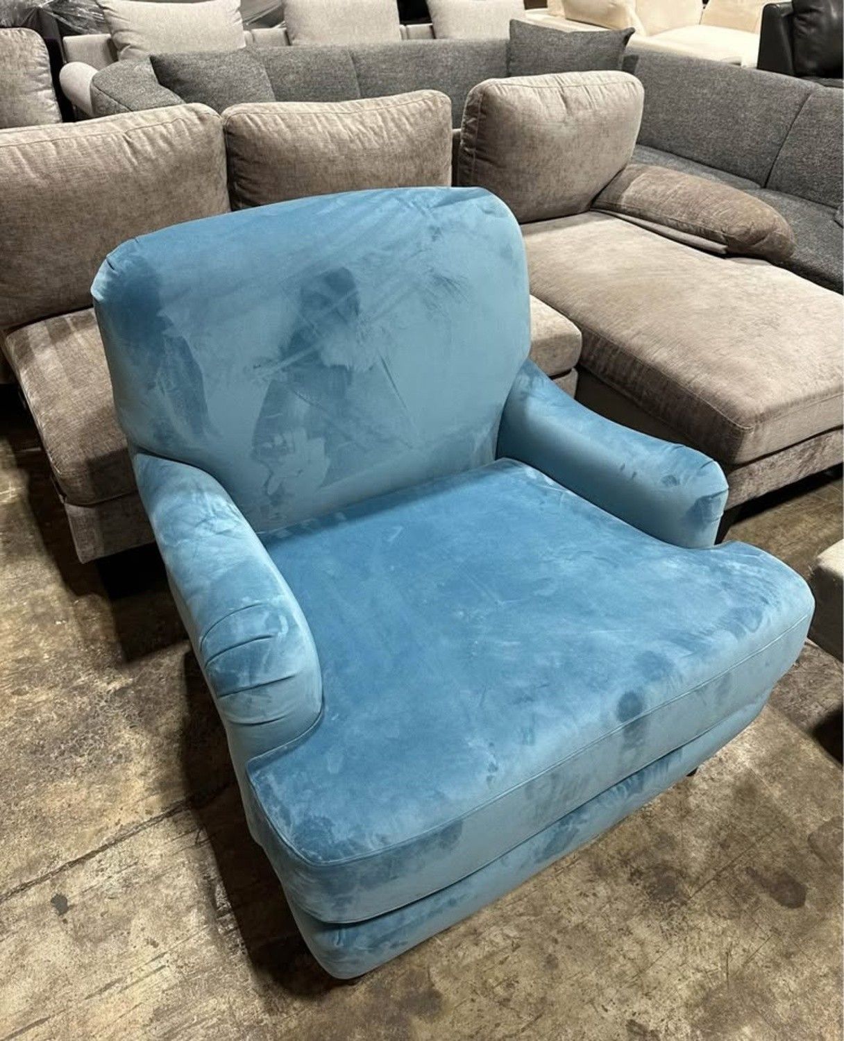 English Roll Arm Accent Chair – New/Open Box – Free Delivery