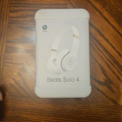 Beats Solo 4