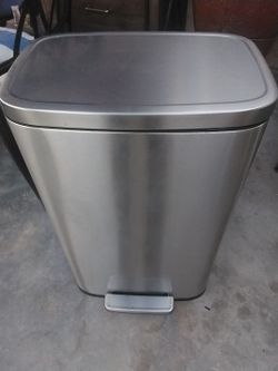 StainlesscSteel 13 gallon Trashcan