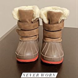 Toddler Snow Boots Never worn