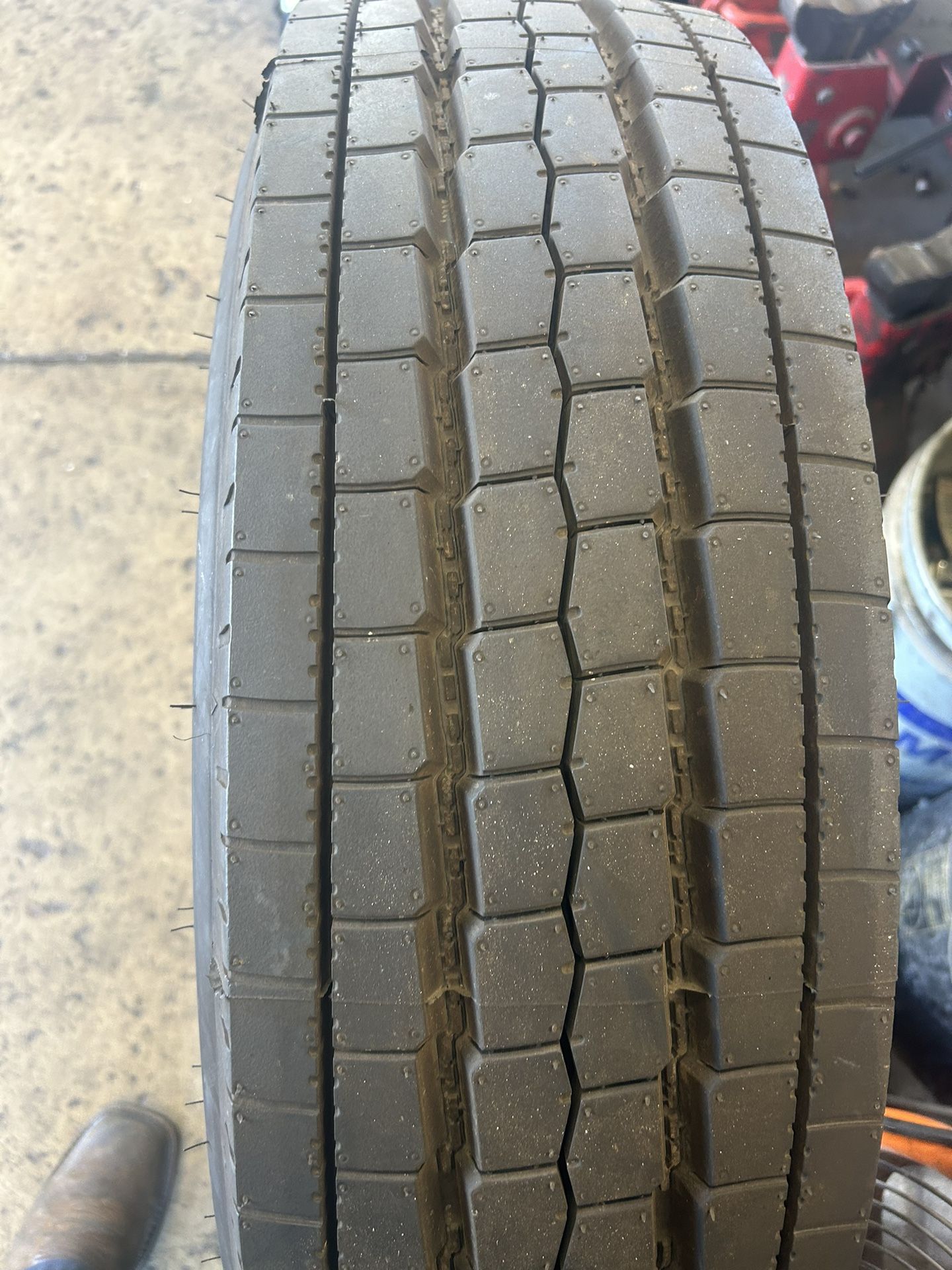 Goodyear 225-70-19.5