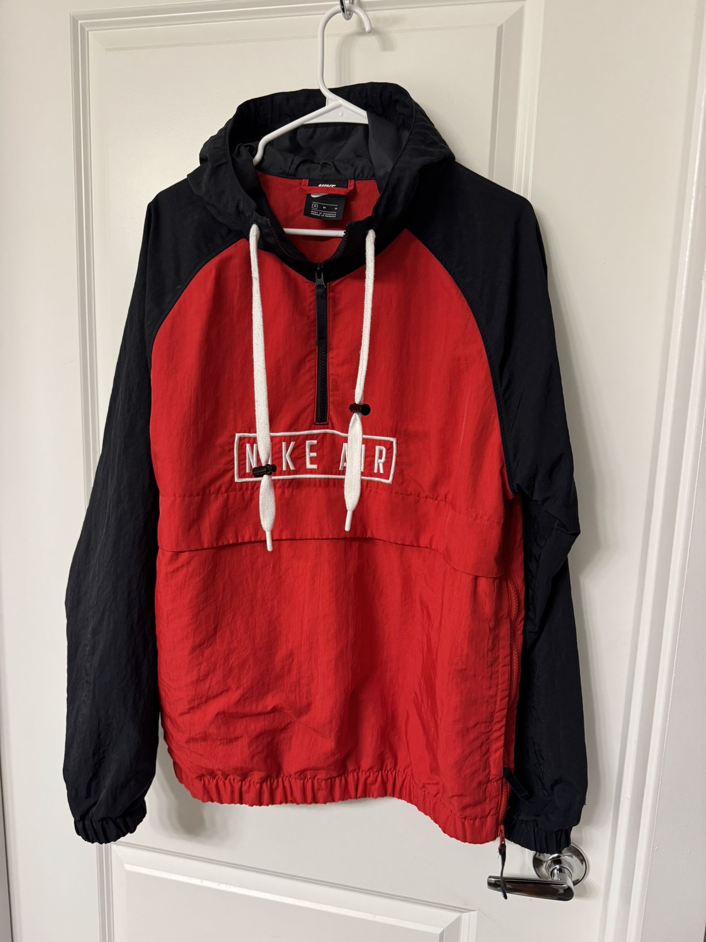 Nike Varsity Windbreaker / Bomber Size Medium 