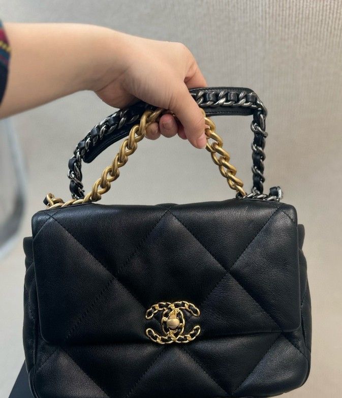Ladies' classic diamond pattern shoulder bag