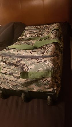 OVERSIZED ARMY BAG ON WHEELS