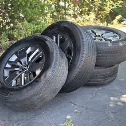 2025 Nissan Frontier OEM Wheels & Michelin Tires Set 265/65R17