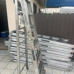 Escaleras de 6 pies de aluminio casi nuevas heavy Duty $70 cada una