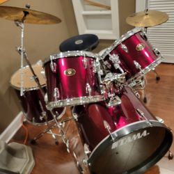 TAMA DRUM SET