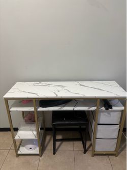 Nail table