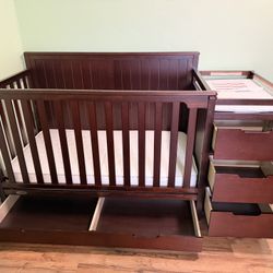 Graco - Hadley 5-in-1 Convertible Crib and Changer with Drawer