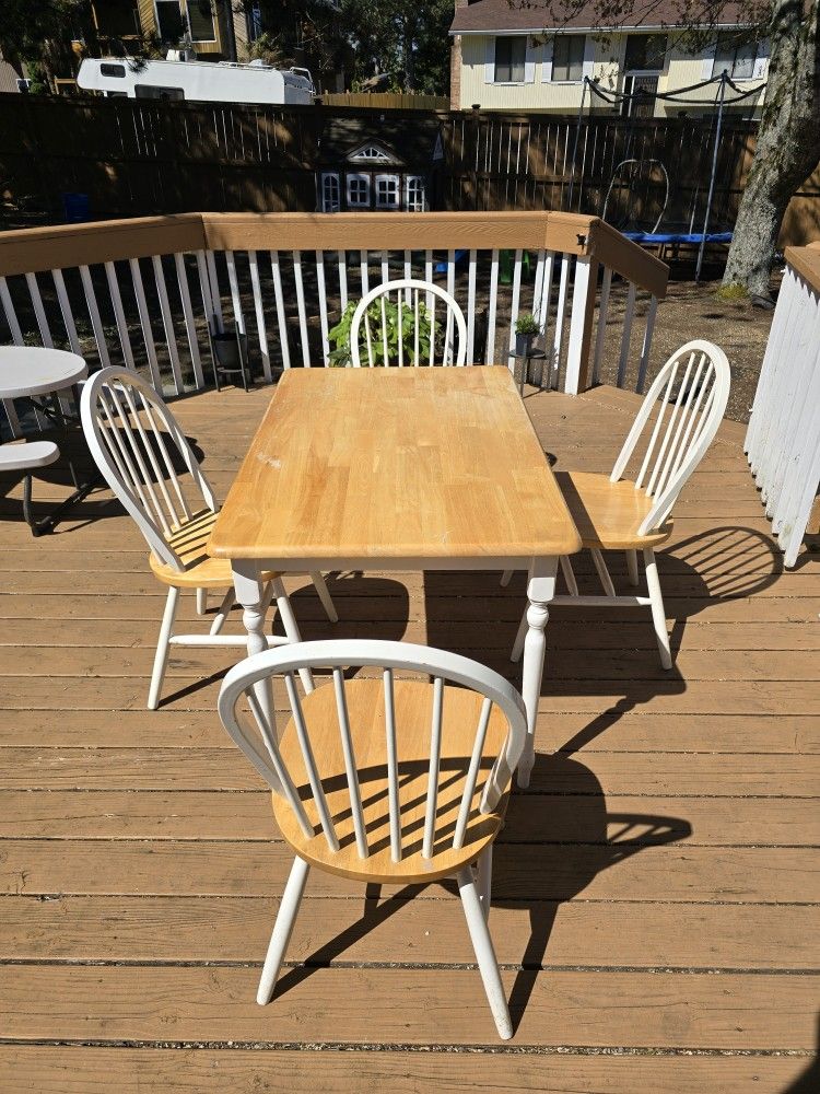 Kitchen Table And 4 Chairs 