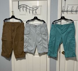 Ladies XL Size 15 to 16 Cotton Capri Pants $10 Each