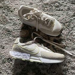 Girls Nike recct size 7