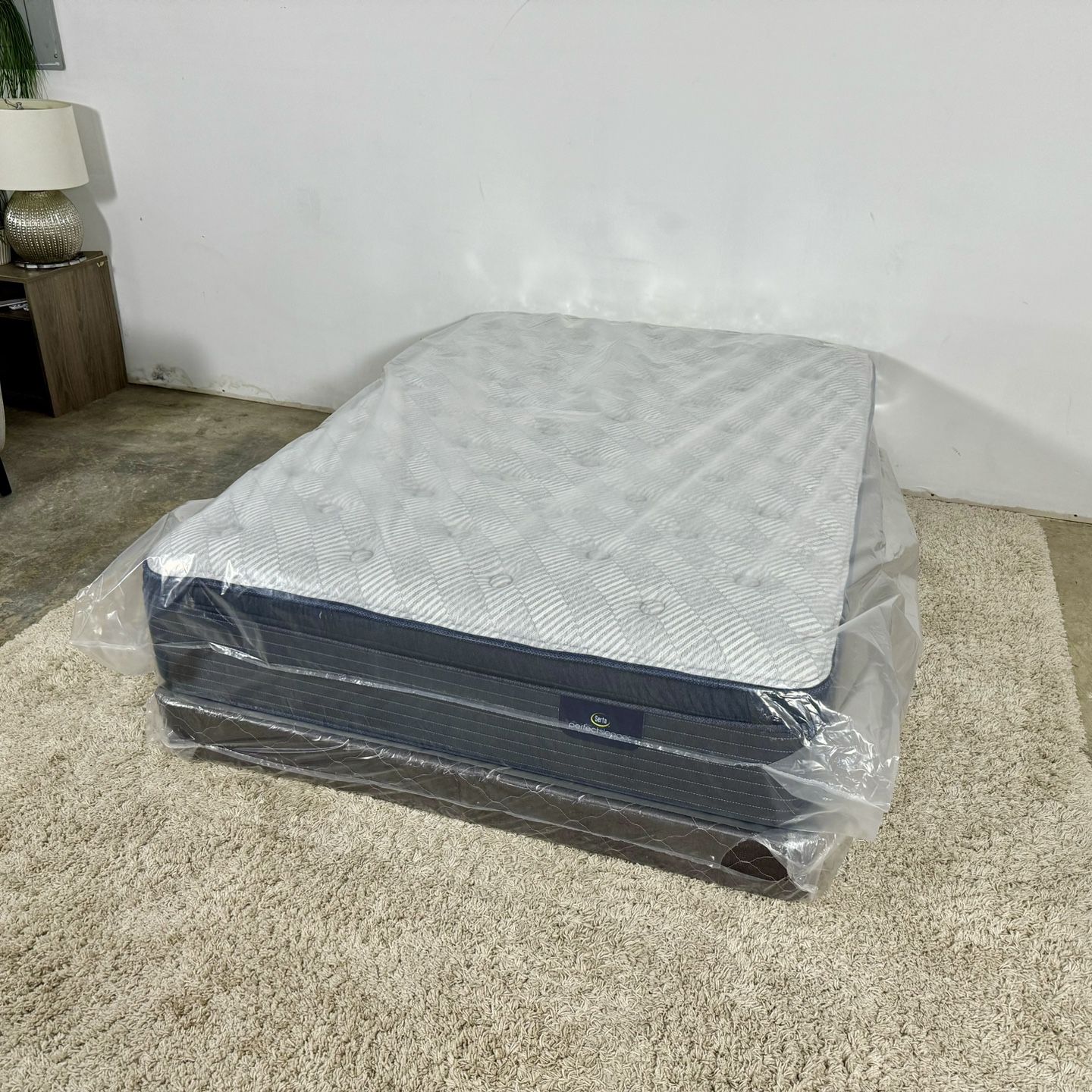 Full Size Serta Perfectsleeper Mattress (Delivery Is Available)