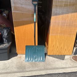 Ergonomic Shovel