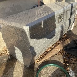 Smaller Tool Box For Truck Or Trailer 75$ 