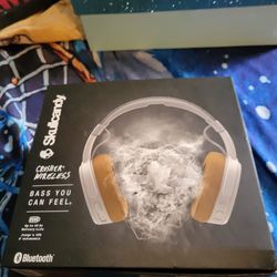 Skullcandy  Crusher wireless  Bluetooth  head phones.  Open box new.