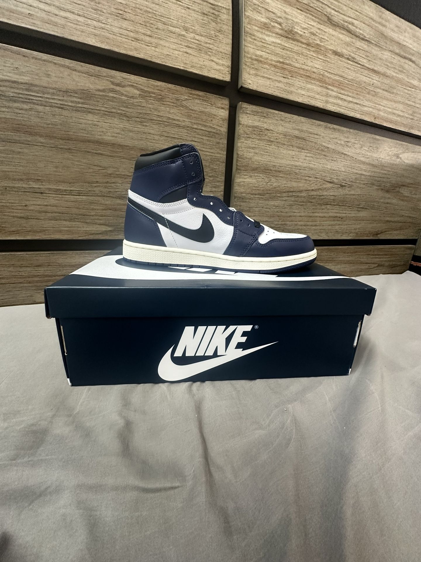 Jordan 1 Midnight Navy Size 9