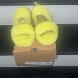 Brand New Uggs Sandals 