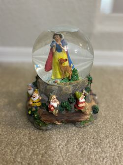 Disney Snow Globe - Snow White and Dwarfs