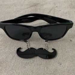 Screaming•,•          Moustache•,•           Sunglasses},•••,•••,••