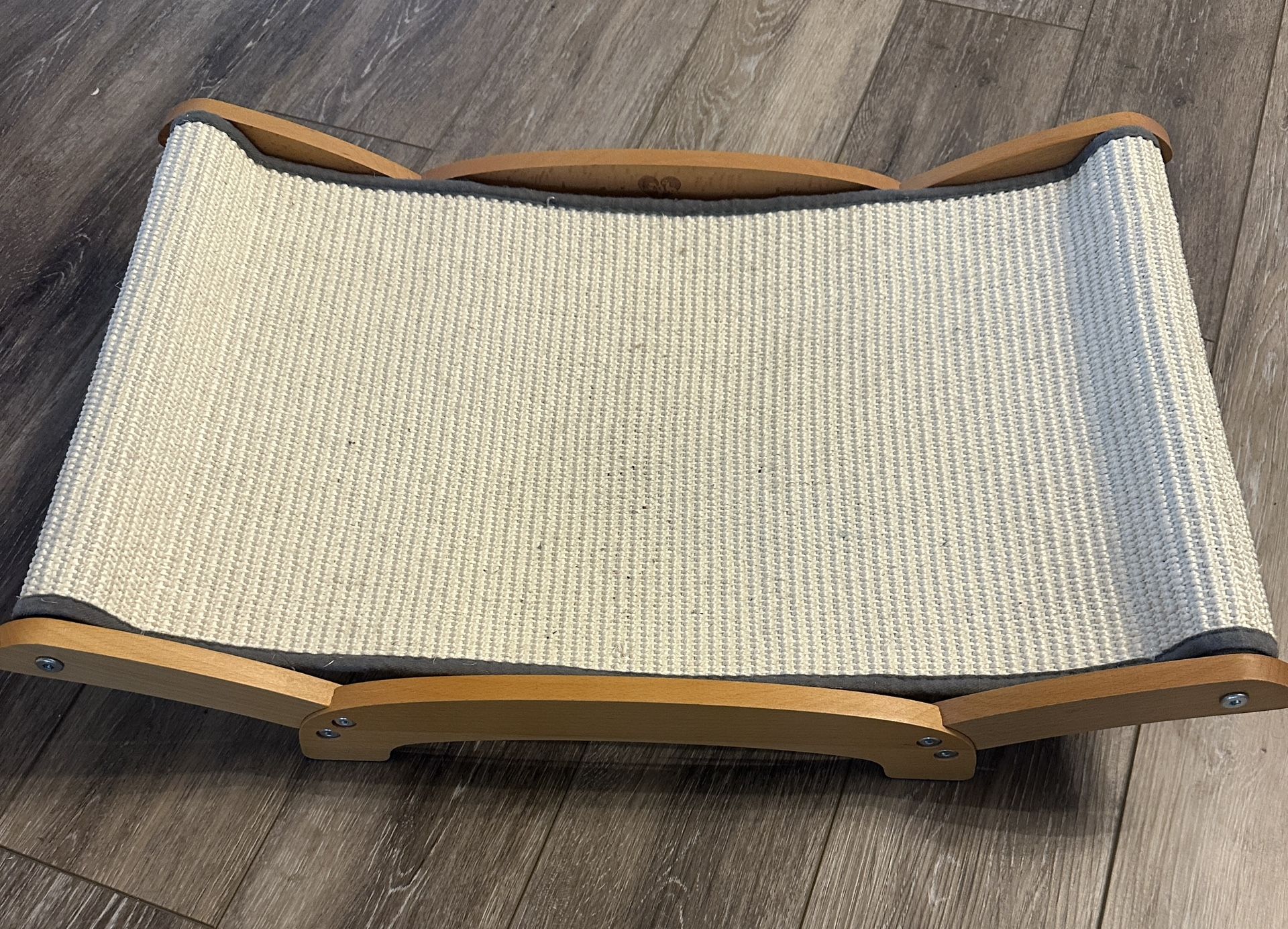 Extra-Large Sisal Cat Scratcher Bed, Durable Cat Scratching Post with Hammock for Indoor Cats Lounger & Sleep & Scratch, Natural Sisal Cat Scratch Pad