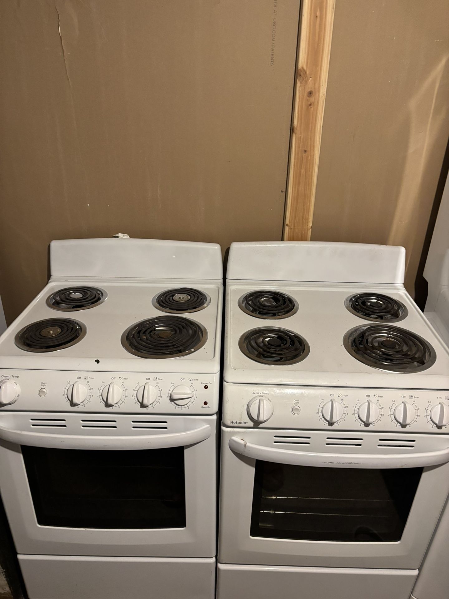 Hot Point Stove On Good Working Conditions 